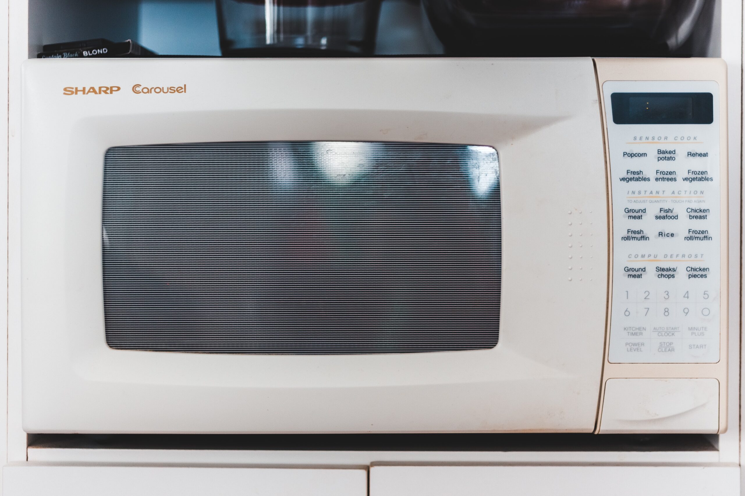 Image Of A White Microwave